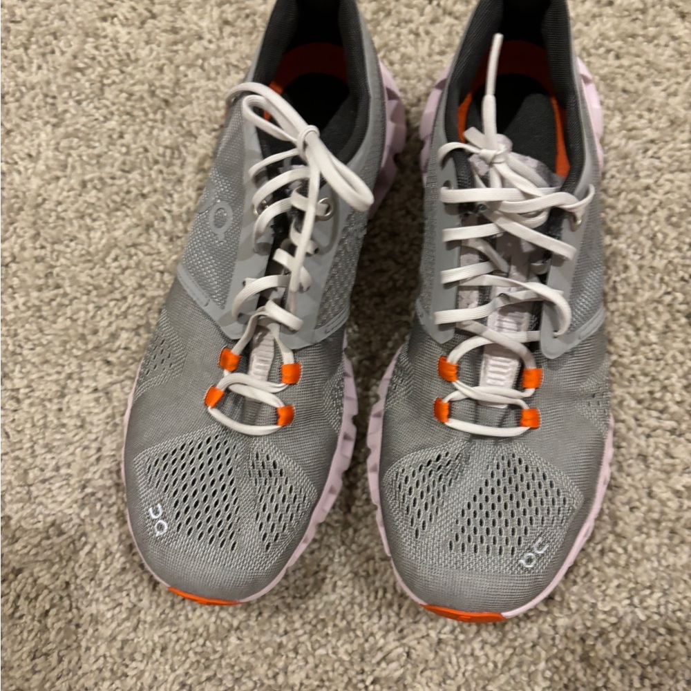 On cloud Running shoes